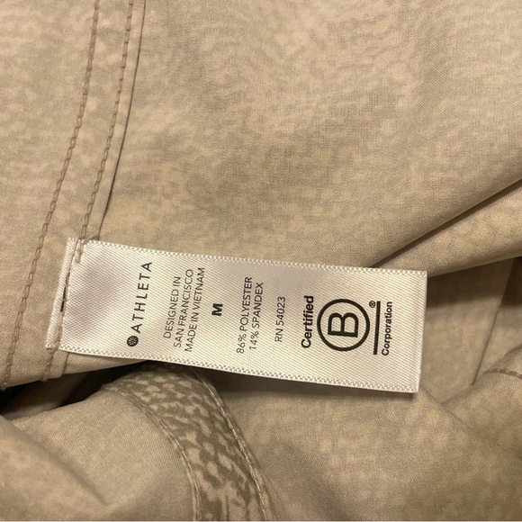 Athena Light tan Long Sleeve Zuma print dress  (new worn) and adorable Medium - Picture 8 of 8